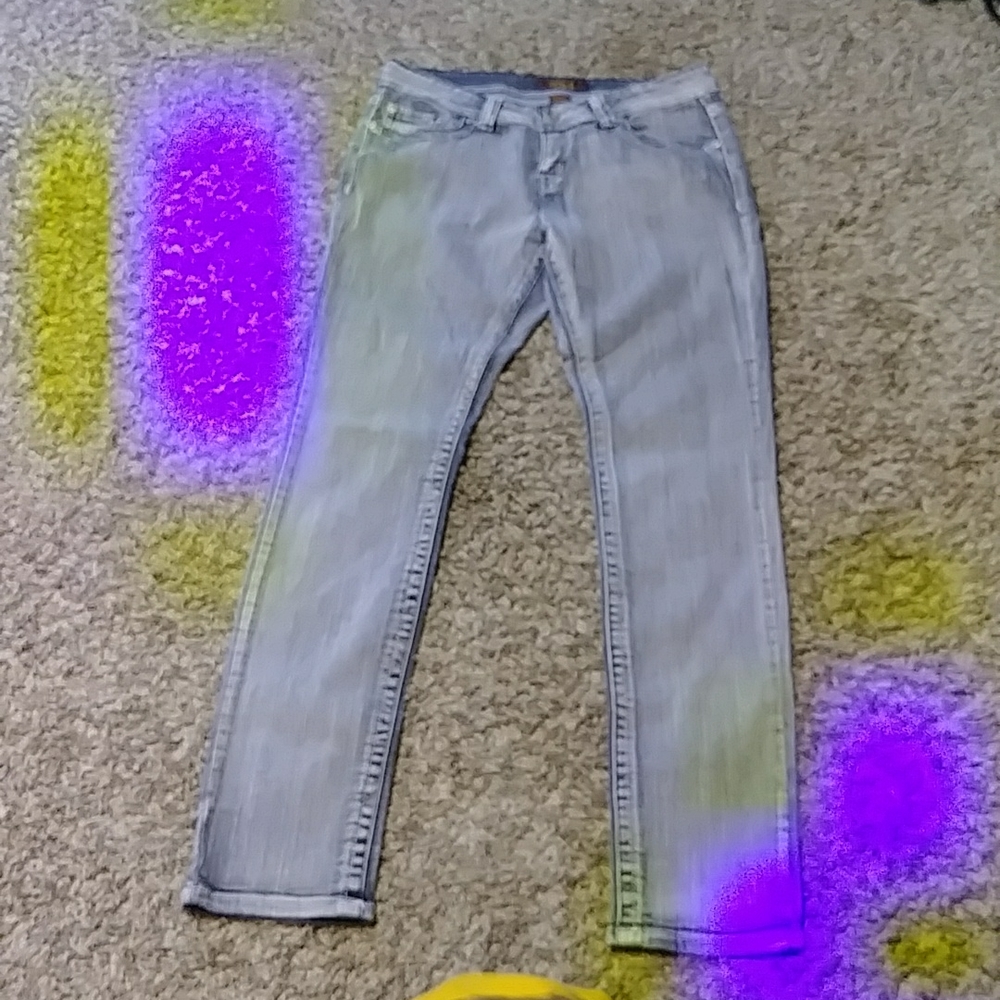 #707 Sizzle Junior Jeans. Size: 7
